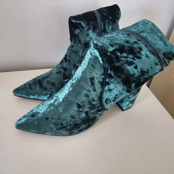ANTHROPOLOGIE SILENT D Nider Jade Green Velvet High Heel Pointed Toe Boots - Picture 7 of 9